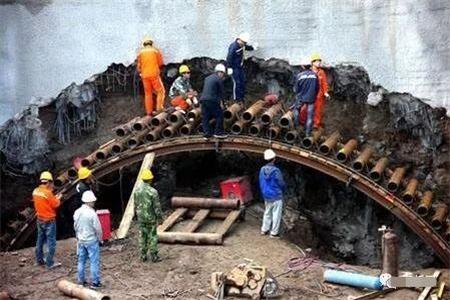 祁县隧道钢花管支护案例